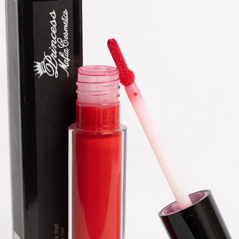 Matte Liquid Lipstick in ”Victress”